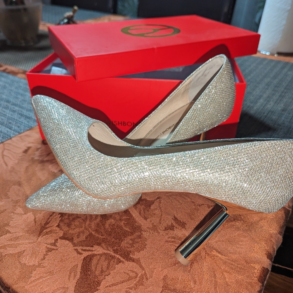 Like new "Wishbone-MOLLY" gold color high heel shoes, Size 9